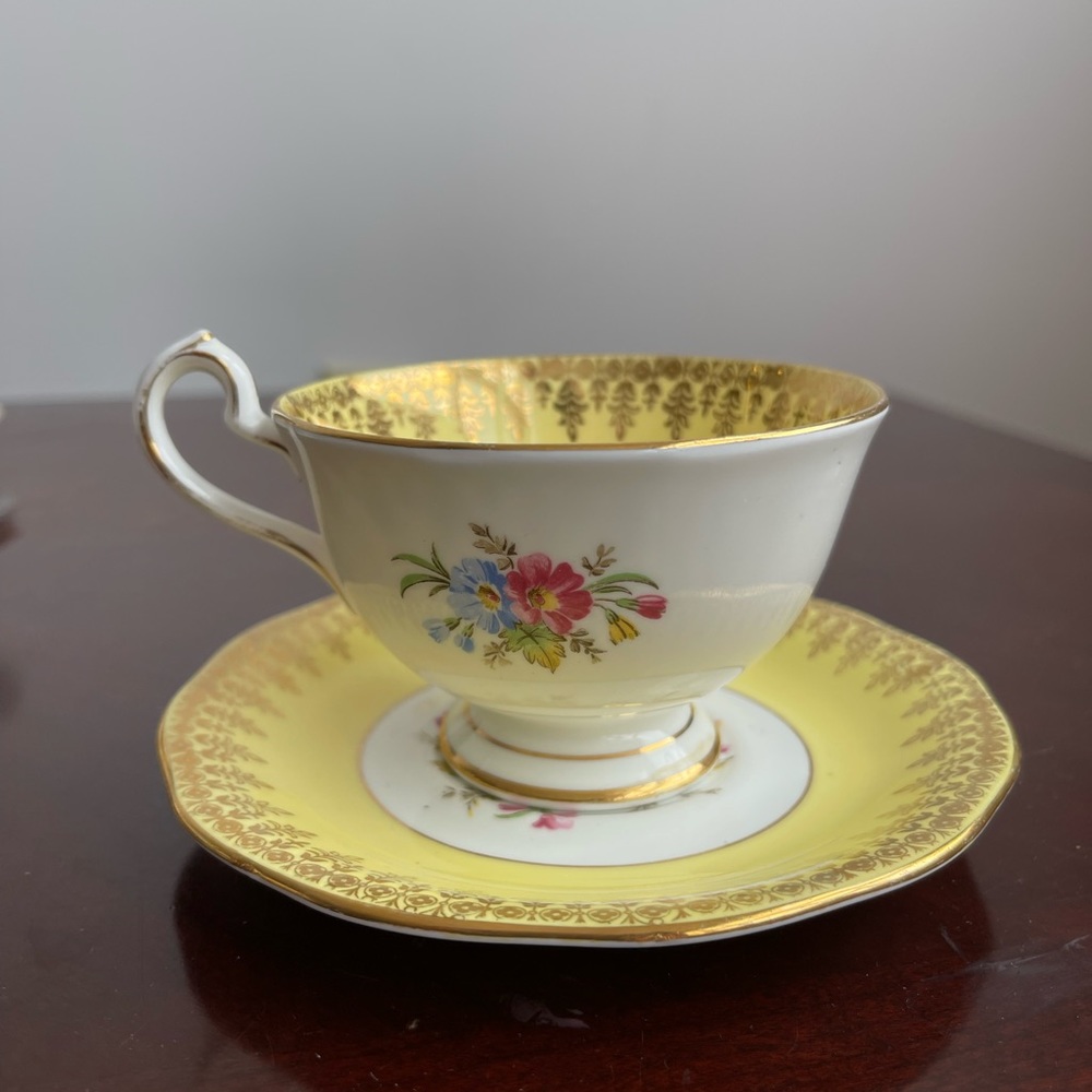 Queen Anne Fine Bone China Tea Cup & Saucer Yellow & Gold Filigree Floral Center